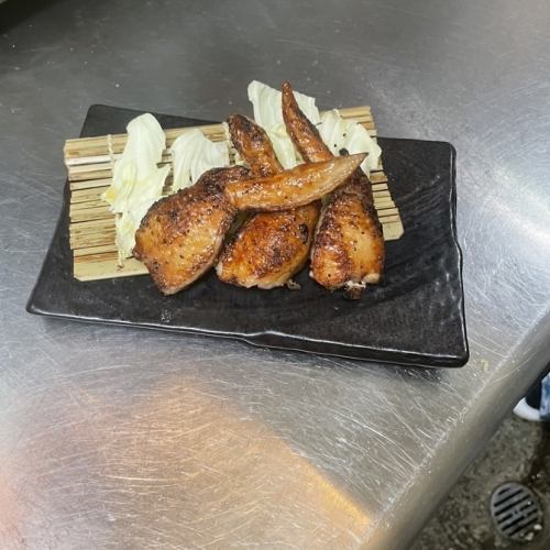 Grilled chicken wings with yuzu pepper