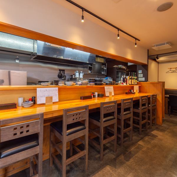 最大22名までの貸切が可能で、特別なイベントを盛り上げるための場所です♪ 飲み放題付きのコースが充実しているので、心ゆくまでお楽しみいただけます☆ ご利用人数やご要望についても気軽にご相談ください! アットホームな雰囲気の中で、思い出に残る素敵なひとときを過ごせる場所です◎