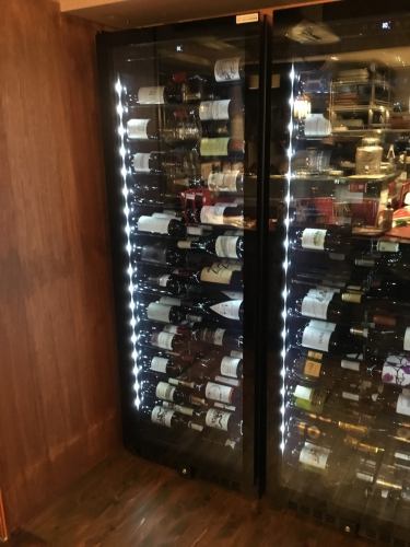 Equipped with a wine cellar in the store
