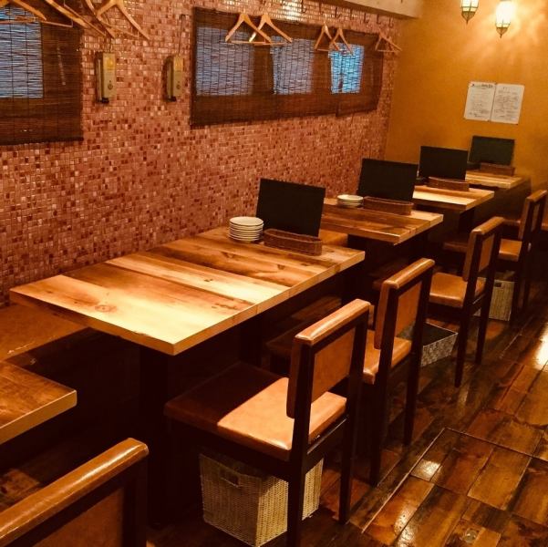 We have a semi-private room with table seating for 10 to 12 people!! You can enjoy a relaxing time without worrying about your surroundings! *All seats are non-smoking.