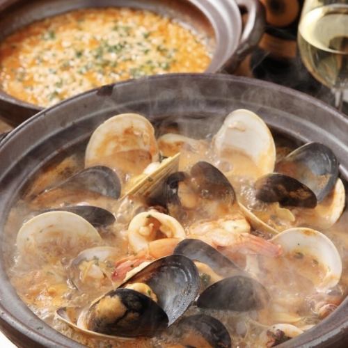 Bouillabaisse full of seafood [confidence]