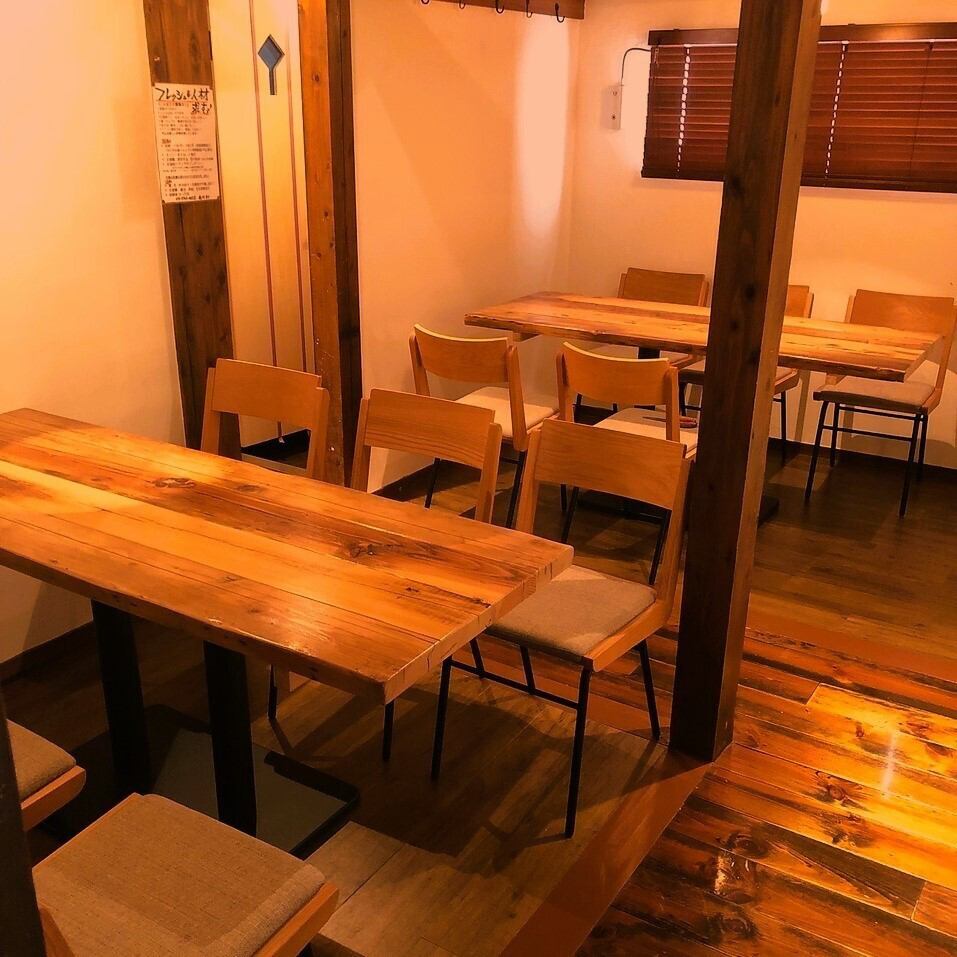 厳選したワインに相性抜群の肉＆魚料理が楽しめます。