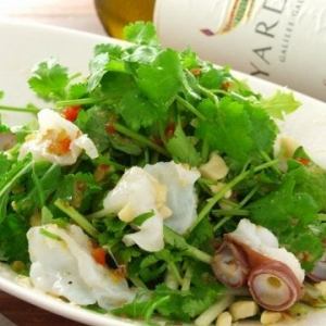 Live and coriander herb bomb salad