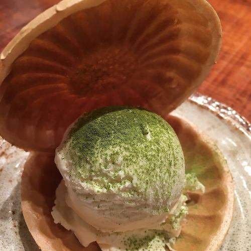 Matcha cream ice cream Monaka