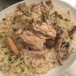 Risotto with plump oysters and various mushrooms