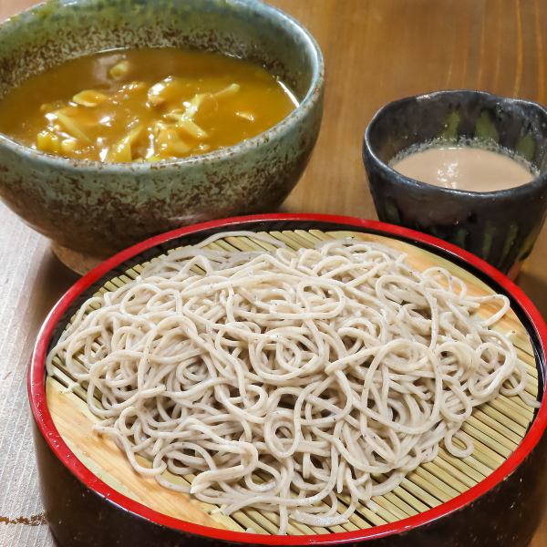 カレーにつけていただくこだわりの蕎麦