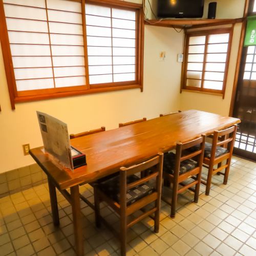 <p>小宴会にもお使いいただけるお席を多数ご用意しております。テーブル席やお座敷席など用途に合わせてご利用ください。お蕎麦でディナーを楽しむのも良し、天ぷらやおつまみで飲み会に使用するのも可能となっております！</p>