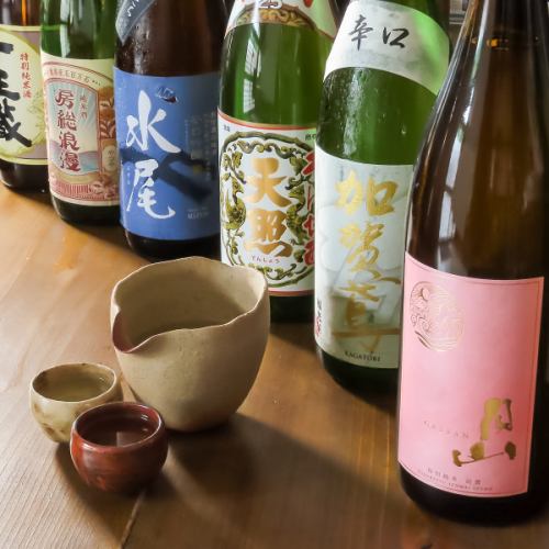 豊富な日本酒で乾杯を！