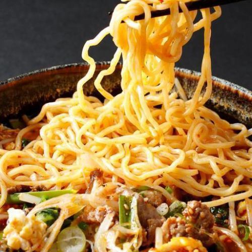 あっさり旨辛！ごろごろお肉の入ったカルビラーメン/コク深い旨辛！牛肉ユッケジャンラーメン