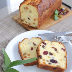 Christmas takeaway sweets [fruit pound cake]