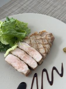 Grilled pork loin (with whole grain mustard sauce)