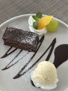 今天的蛋糕配香草冰淇淋