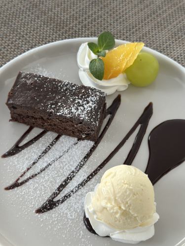 Today's cake served with vanilla ice cream