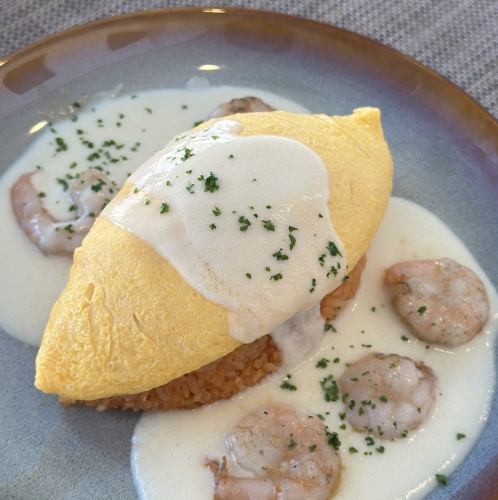 Shrimp cheese cream omelet rice