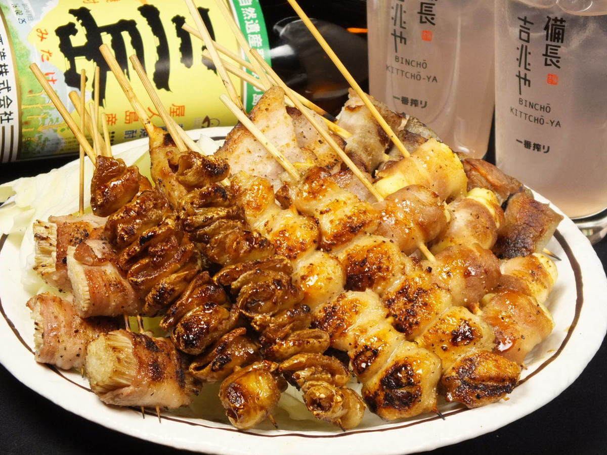 Eat it with a secret sauce! Yakitori is offered from 80 yen each!