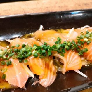 レバ刺しのような生サーモン