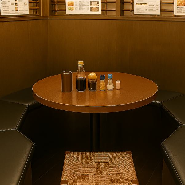 テーブルを囲んで楽しい宴を!!ゆったり席でついつい長いしちゃいます!!3名~6名様ぐらいですとゆったり座れます♪