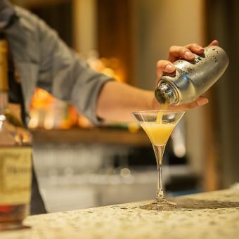 バーテンダーが目の前で手作り◎生ビール・ショートカクテル等55種飲み放題90分2,000円(当日OK)