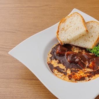 黒毛和牛バラ肉のデミグラスソース～バケット添え～