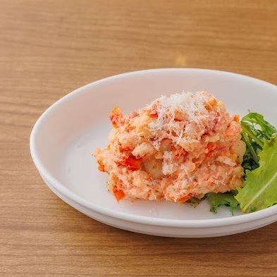 燻製チーズとドライトマトのポテトサラダ