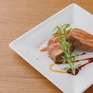 厚切りローストビーフ1000円(税込)