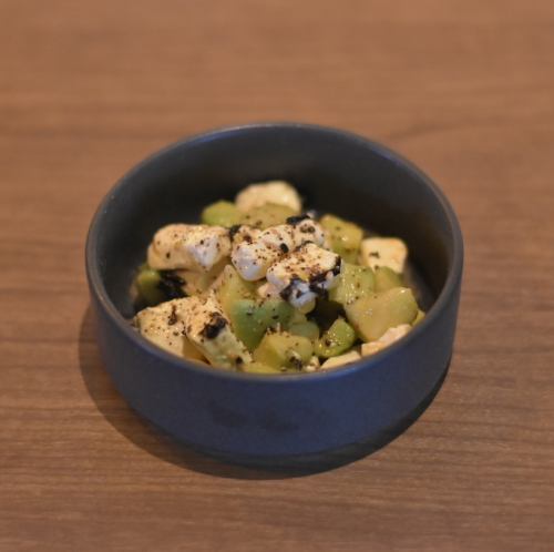 Avocado and salted kelp with cream cheese