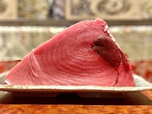 [Raw bluefin tuna directly delivered from Toyosu Market]