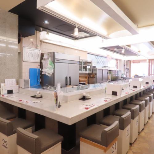 <p>お寿司屋さんはやっぱりカウンター席！気軽にお立ち寄りください♪市場直送、新鮮なネタをご用意しております！当店自慢の本マグロを是非ご堪能下さい♪</p>
