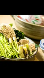 Seasonal banquet meal with 9 dishes including a Japanese parsley hot pot. [7000 yen with hot pot]