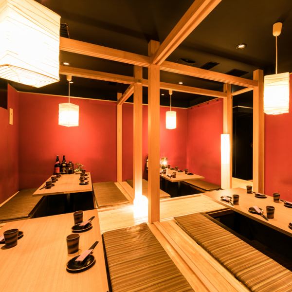 歓送迎会、同窓会、打ち上げなど大人数の集まりにも最適。周囲をにせず盛り上がれる個室感を大切にしながら、動線も広めに確保して配膳や席移動もスムーズになるよう細部までこだわってます。