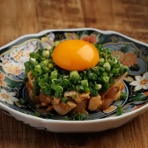 特製ダレの鶏ユッケ