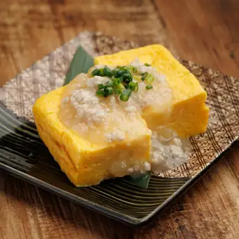 鶏そぼろ餡掛けの出汁巻き玉子