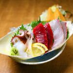 Recommended! 3 kinds of sashimi on a large wooden boat