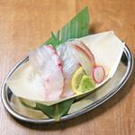 Recommended! Kanpachi wooden boat sashimi