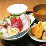 推荐！生鱼片Okifune Assortment和京都风味的dashimaki套餐
