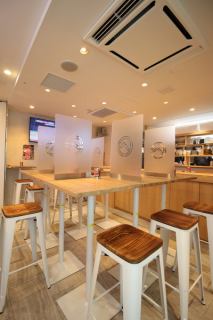 A neo bar where you can enjoy your original sake with various retro Showa-style split materials!