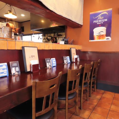 ひとりでも利用しやすいカウンター席♪