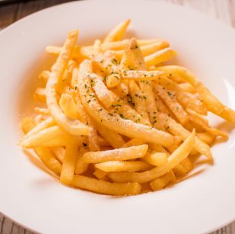 French fries (butter soy sauce) / French fries (cheese sauce) / French fries (mentaiko mayonnaise)