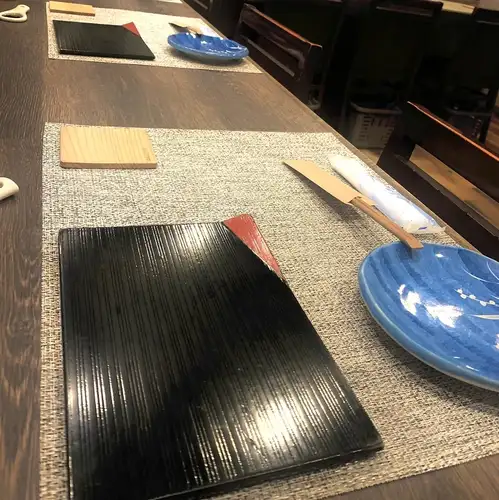 请放松身心，在我们舒适的吧台座位上享受美好时光♪