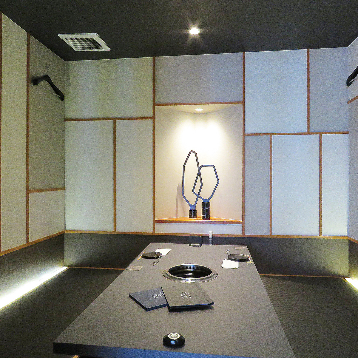 We also have private rooms available, so please feel free to use them for various occasions.