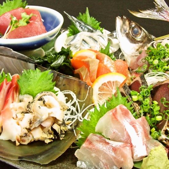 We have a wide selection of fish dishes that go well with sake, from sashimi to dried fish!