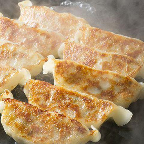 チーズ鉄板焼き餃子