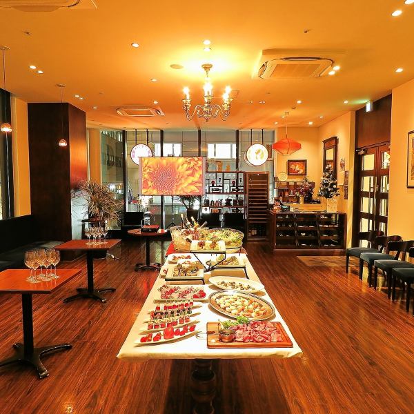 宴会、パーティー等に最適！テーブル席は最大72席、さらに人気の立食パーティなら120名様まで収容可能です。歓送迎などの会社での宴会や懇親会、同窓会やＯＢ会から結婚式の二次会まで様々なシーンでご利用いただいております。
