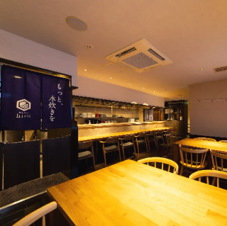 The spacious table seating features tables and chairs made from carefully selected materials.It's a spacious table for four, so you can relax and unwind.