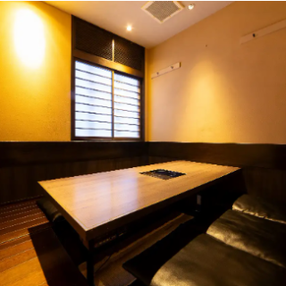 The tatami room has sunken kotatsu tables.Two semi-private rooms can be connected to seat up to 10 people.This seat is recommended for families with small children or those who want to relax a little.