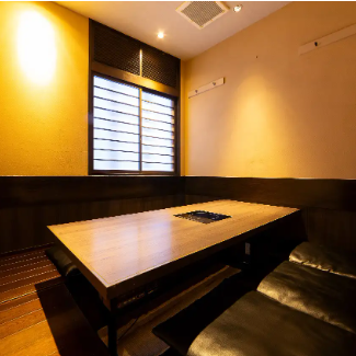 The tatami room has sunken kotatsu tables.Two semi-private rooms can be connected to seat up to 10 people.This seat is recommended for families with small children or those who want to relax a little.
