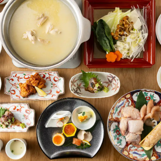 落ち着いた個室で水炊きや絶品料理をお楽しみください。
