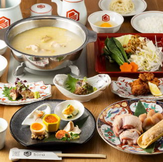 ８時間炊いた濃厚スープは絶品。特製のオリジナルポン酢で。