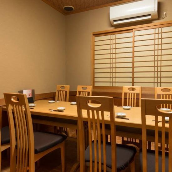 We have private rooms available for tables, sunken kotatsu, and tatami rooms.