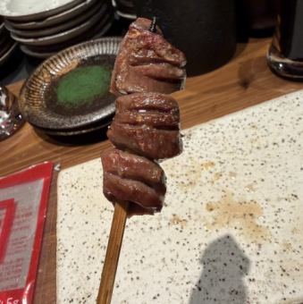 ささみ(塩)/うで(塩)(たれ)/丸はつ(塩)/砂肝(塩)/せせり(塩檸檬)(たれ)/はらみ(塩)(たれ)